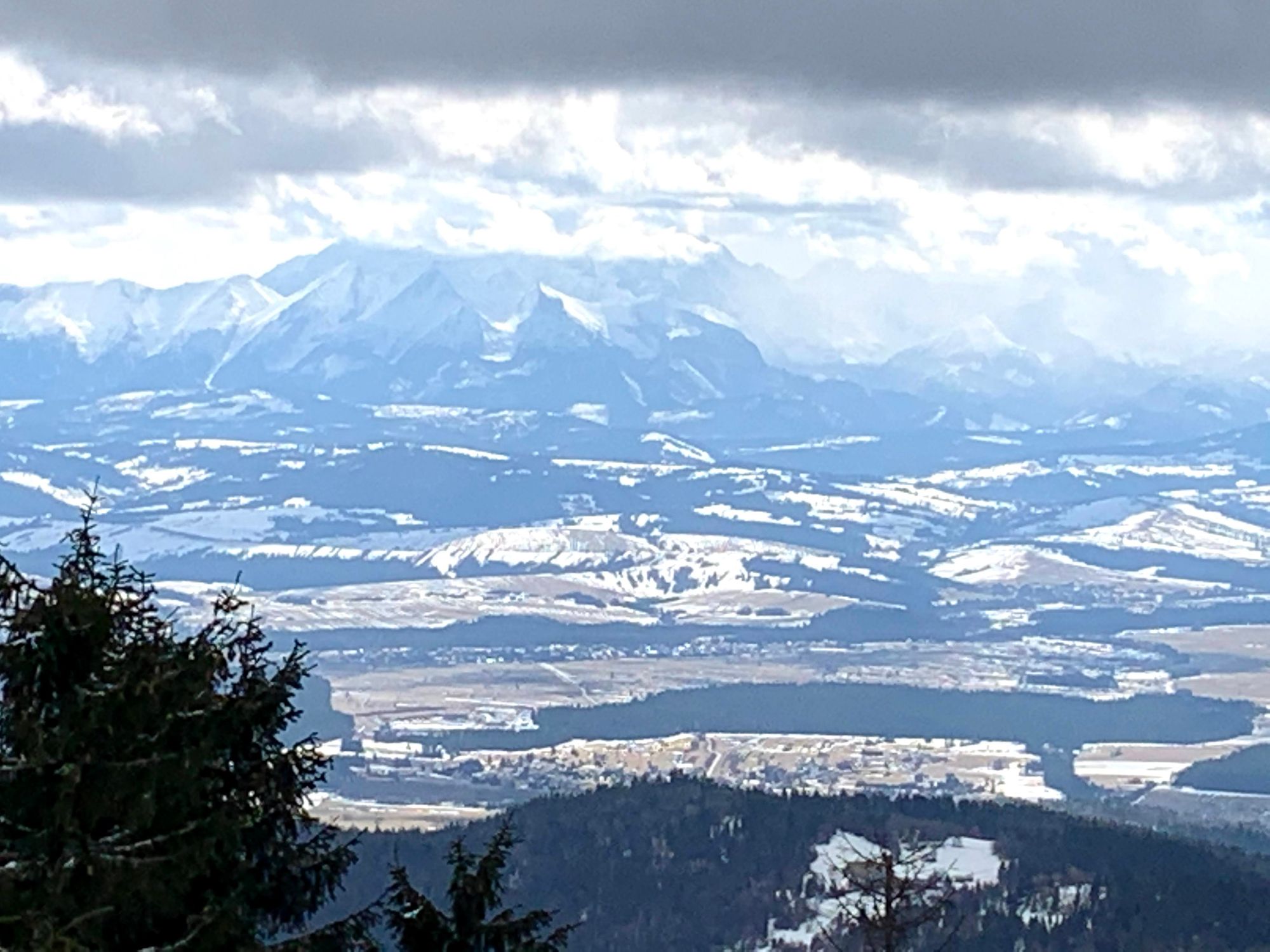 Tatry widziane spod schroniska pod Turbaczem