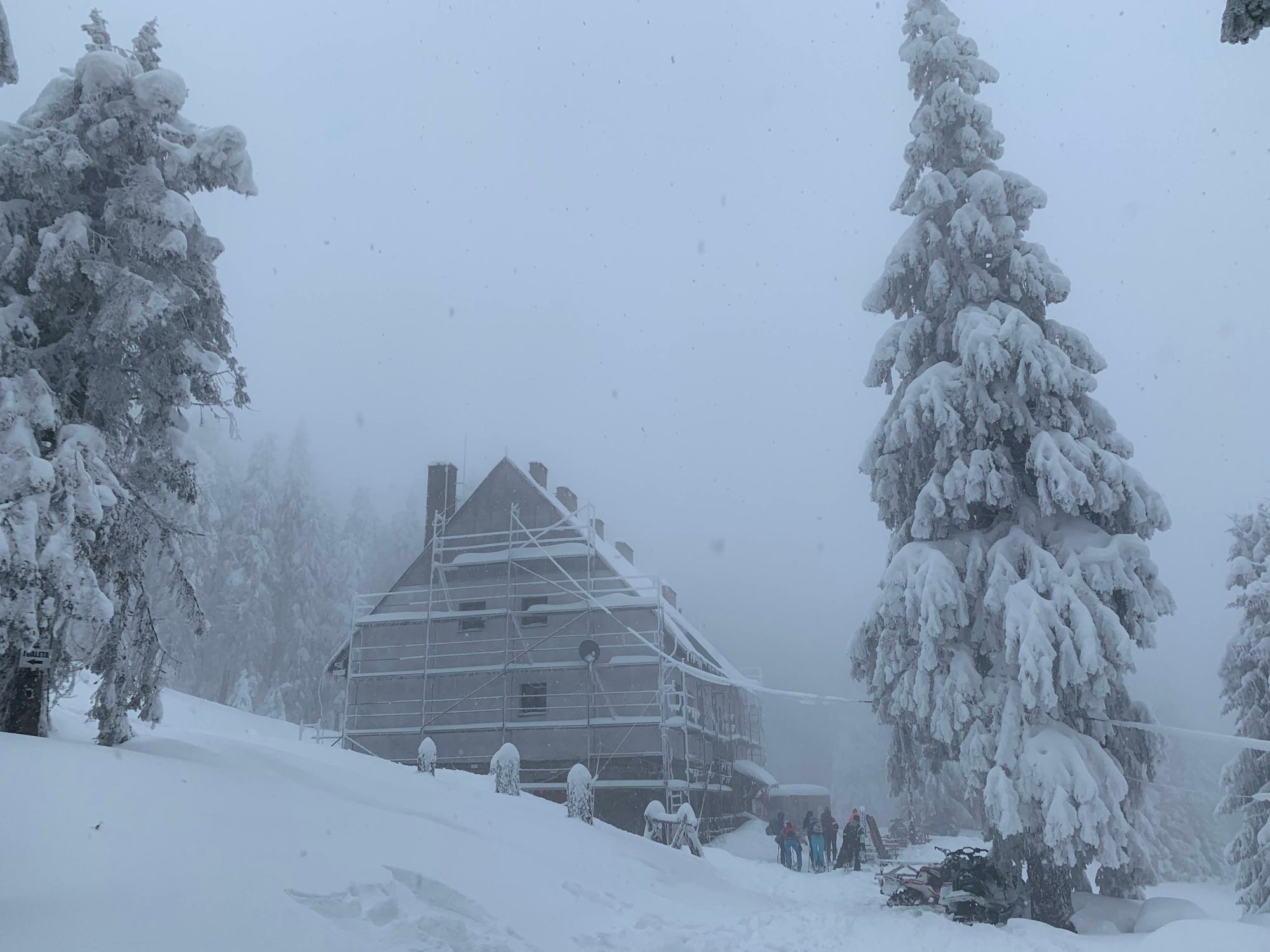 Schronisko / Mountain Cabin Hala Lipowska