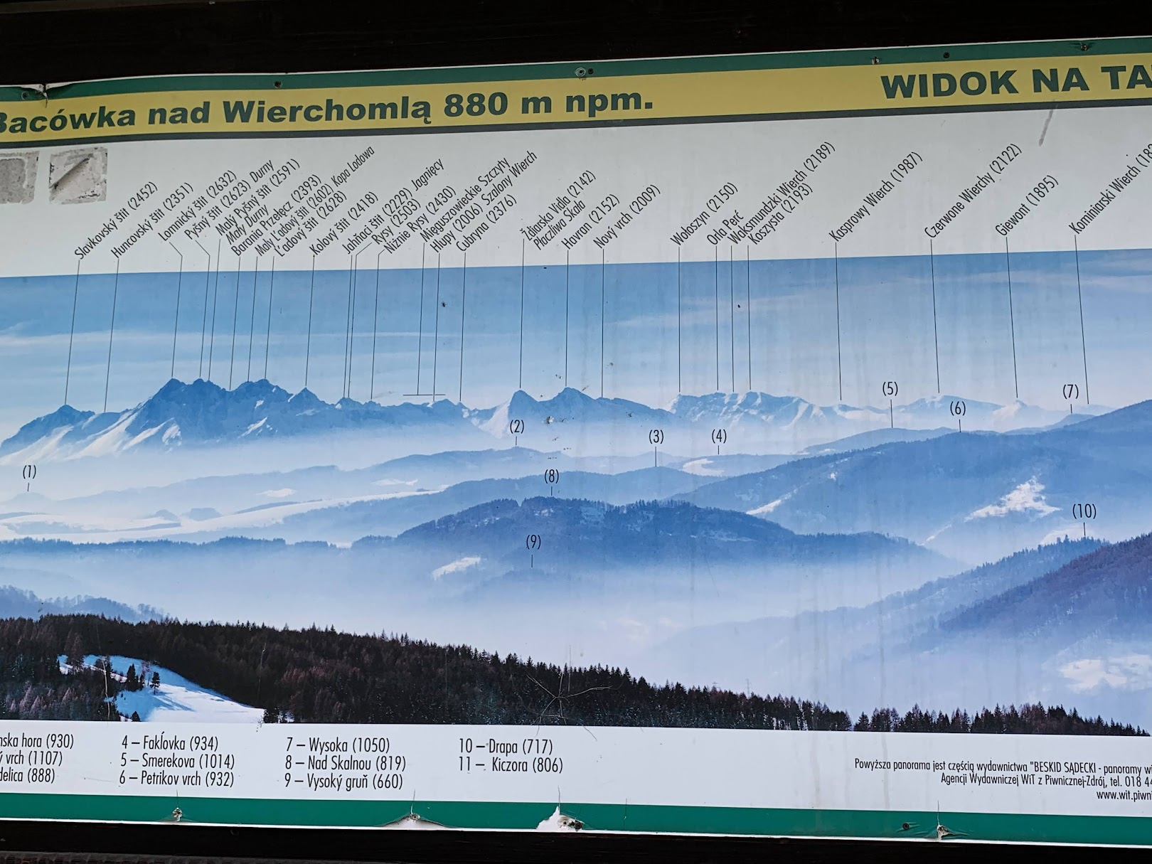 Widok na Tatry spod Bacówki nad Wierchomlą