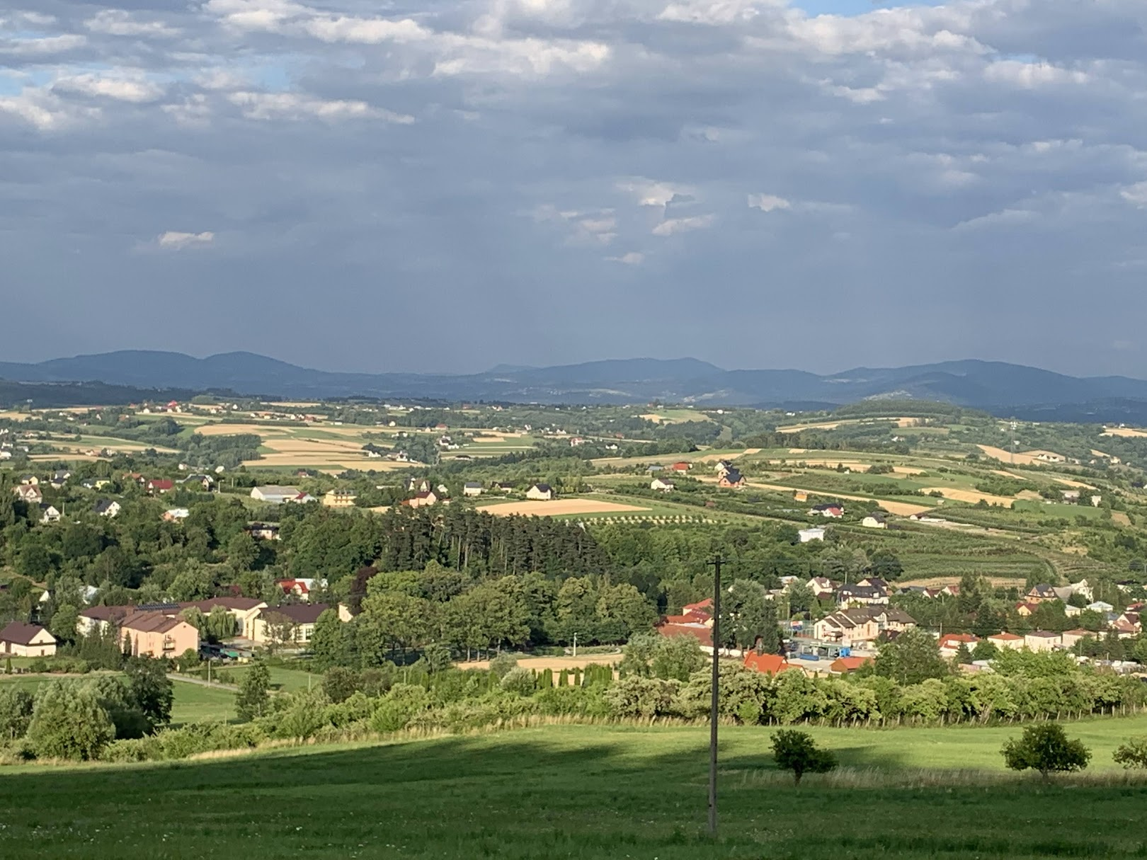 Widok schodząc z Skiełka do Łukowicy