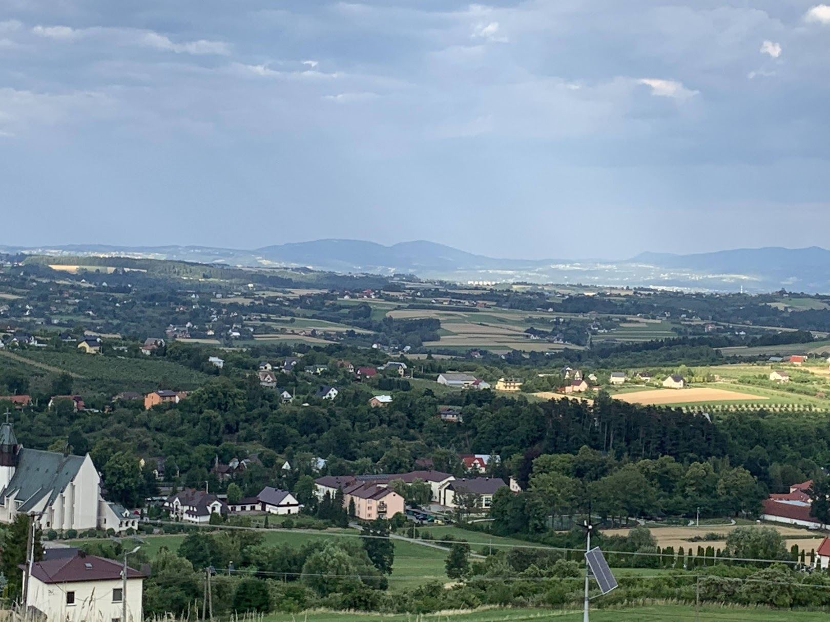 Widok schodząc z Skiełka do Łukowicy