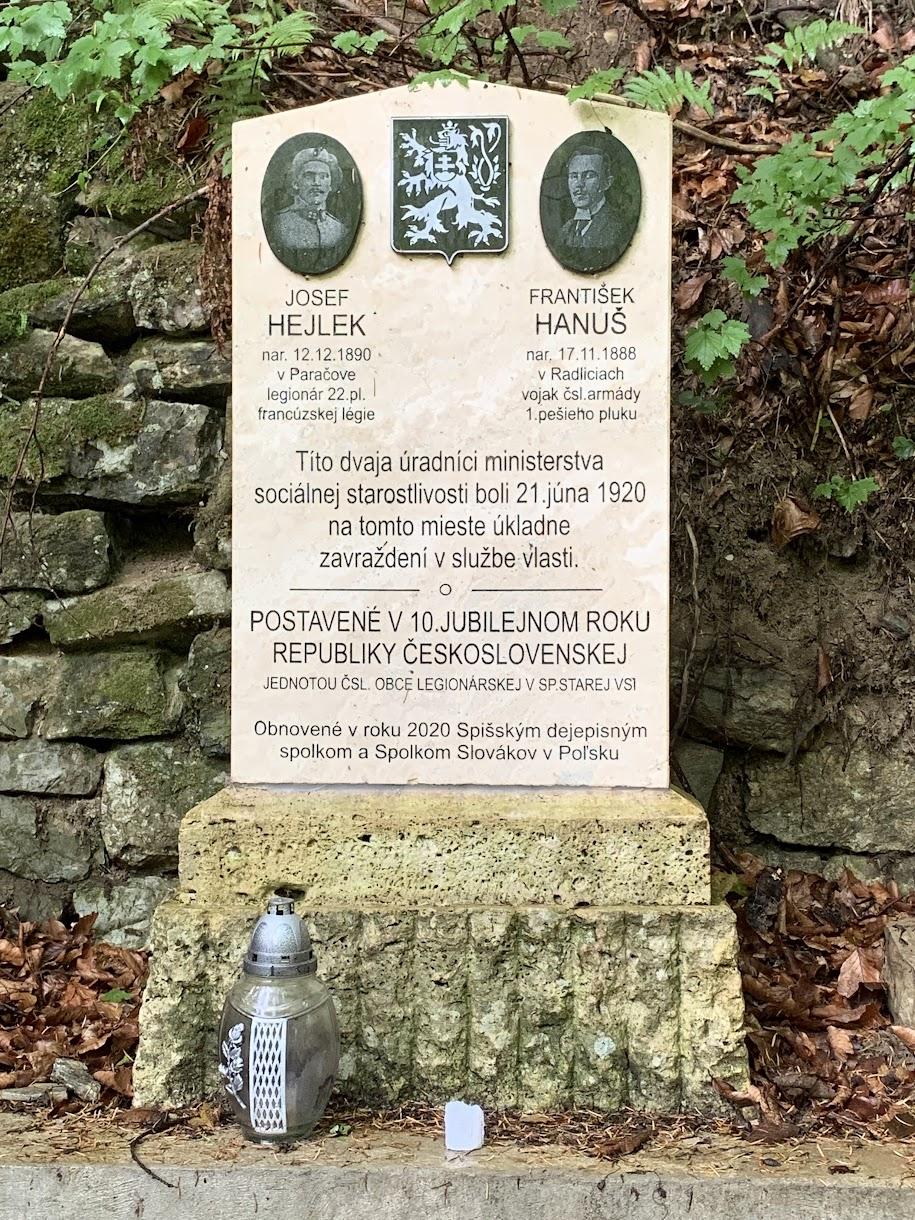 Tablica pamiątka słowackich urzędników, którzy zginęli na służbie