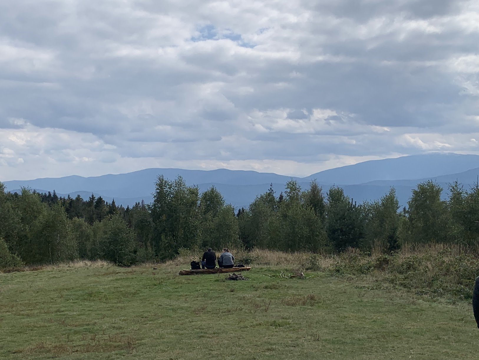 Widok z Leskowca - po prawej Babia Góra, po lewej pasmo Polic