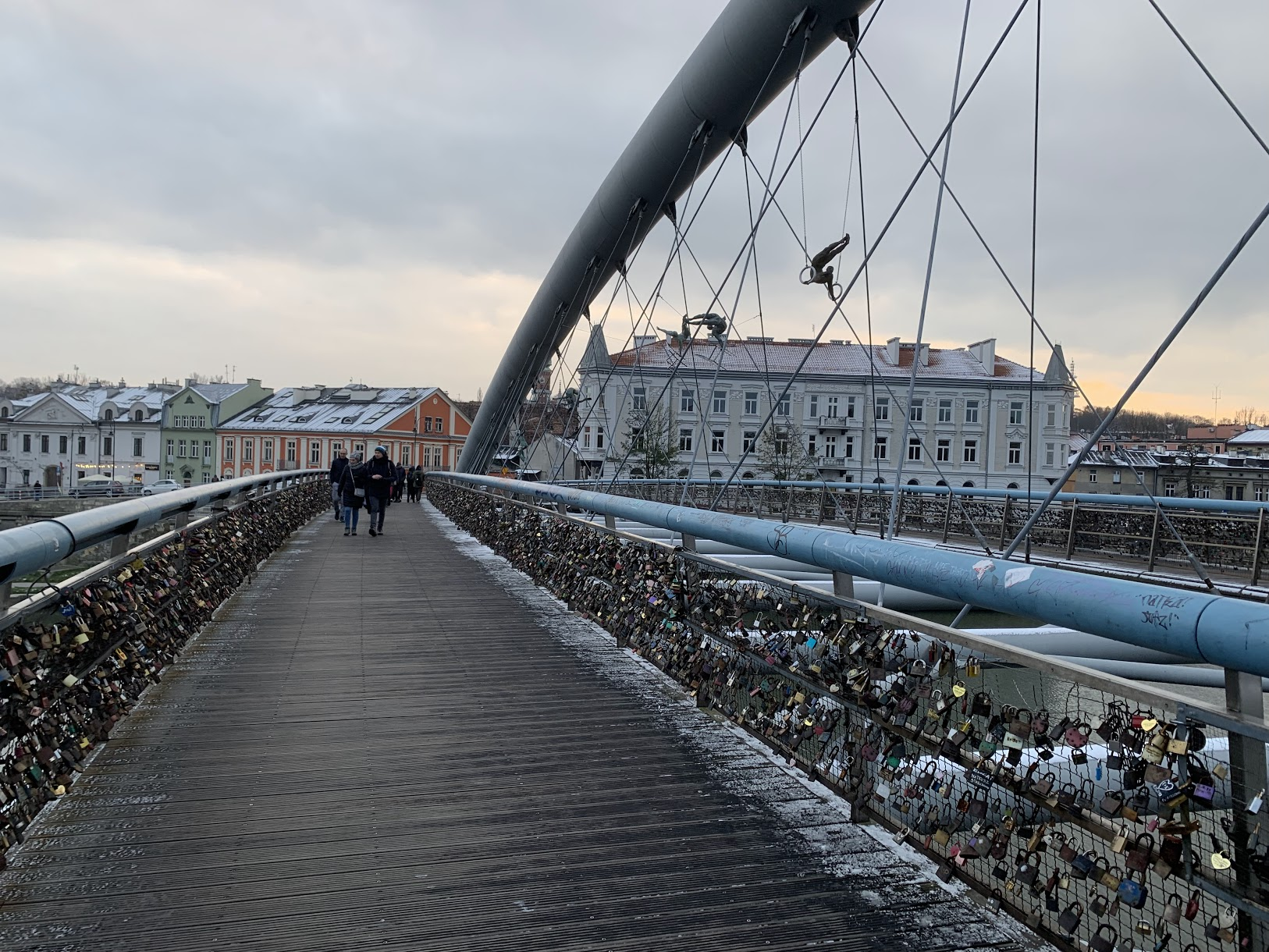 Kładka Bernatka, łącząca Kazimierz z Podgórzem (patrzymy na stronę podgórską).