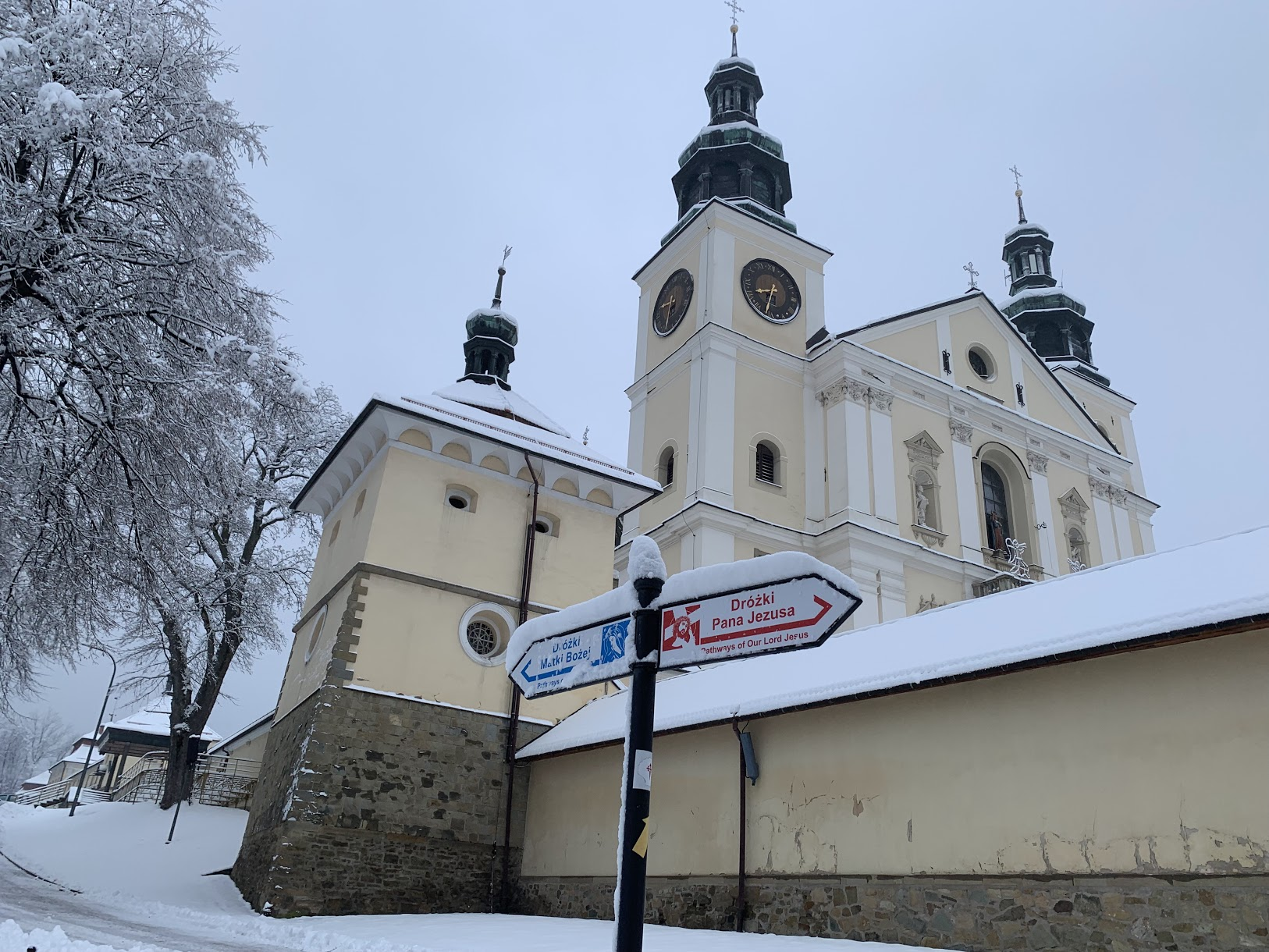 Bazylika i początek ”dróżek kalwaryjskich”