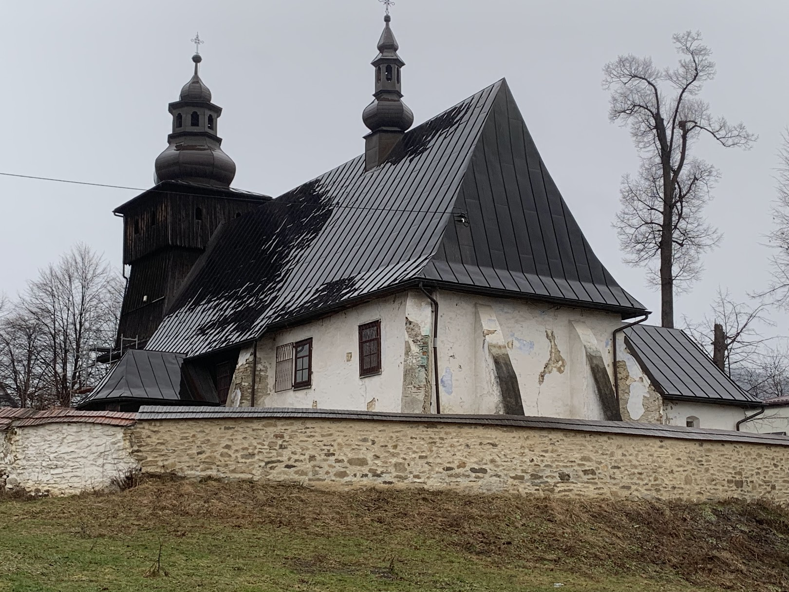 Zabytkowy kościół św. Mikołaja w Skrzydlnej
