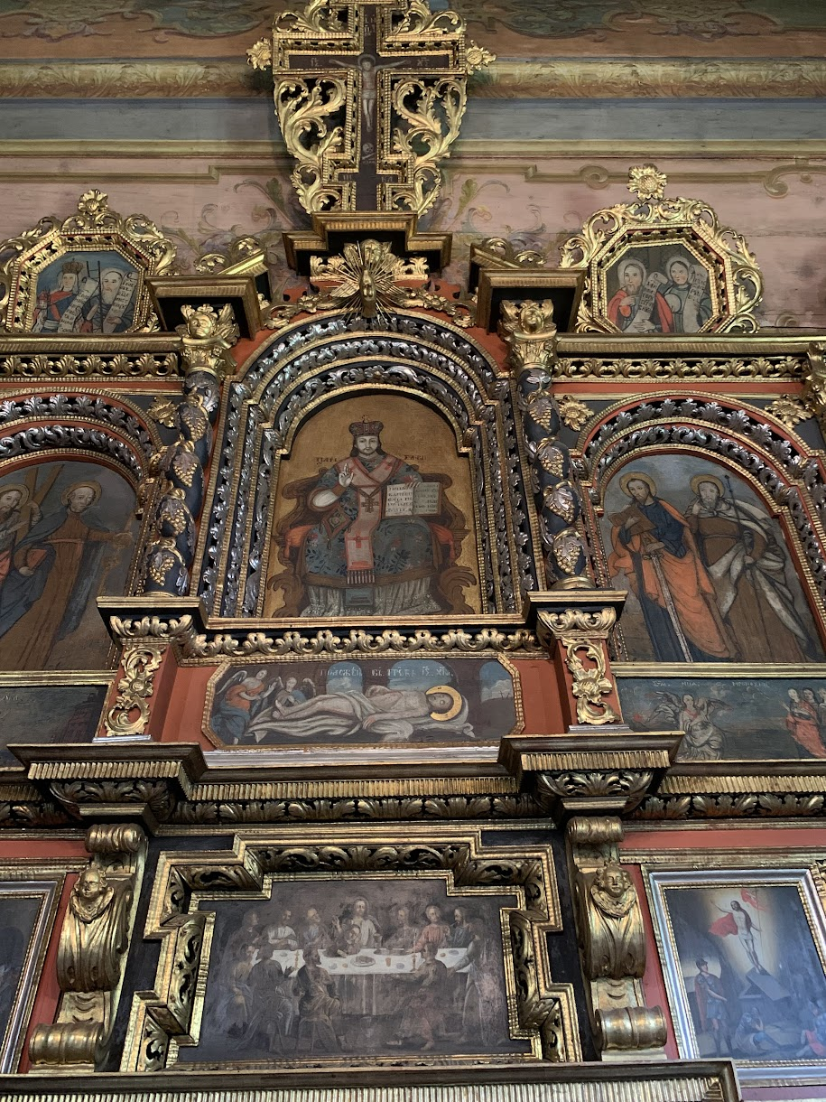 U góry, w centrum - ikona Chrystusa Pantokratora (Władcy) - cerkiew w Owczarach
