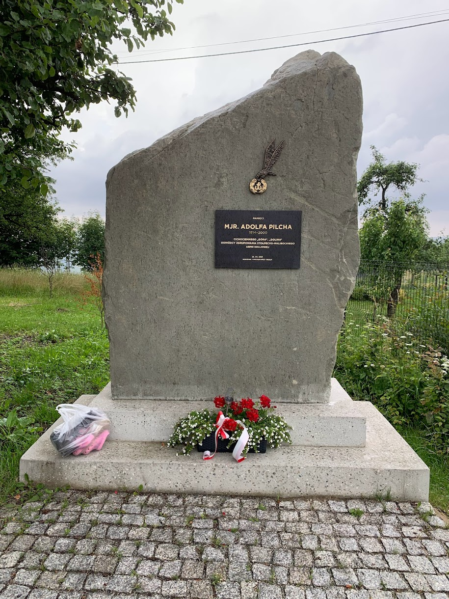 Pomnik majora Adolfa Pilcha. Jego zgrupowanie AK stoczyło ponad 120 potyczek partyzanckich.