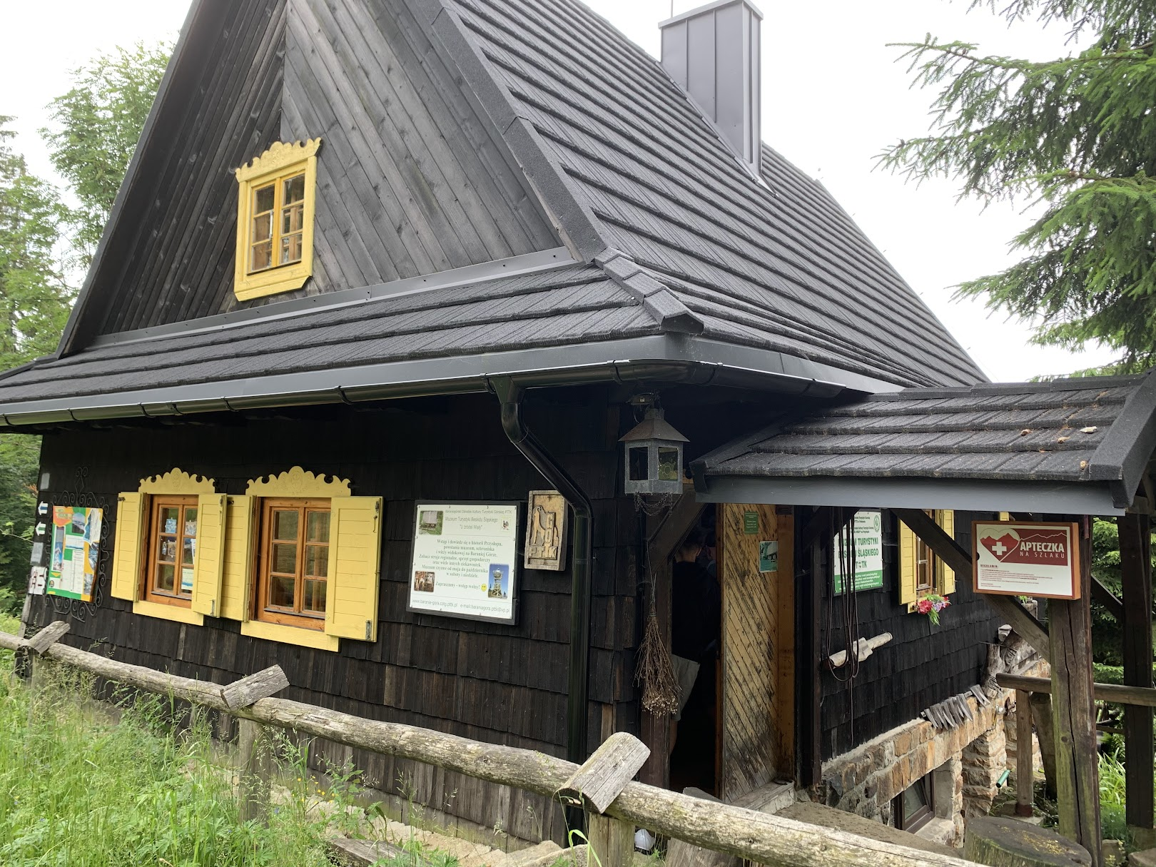 Muzeum Turystyki Górskiej przy schronisku PTTK na Przysłopie pod Baranią Górą.