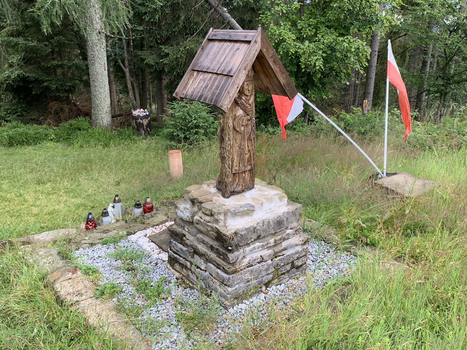 Figurka św. Wawrzyńca, patrona przewodników górskich i GOPRowców.