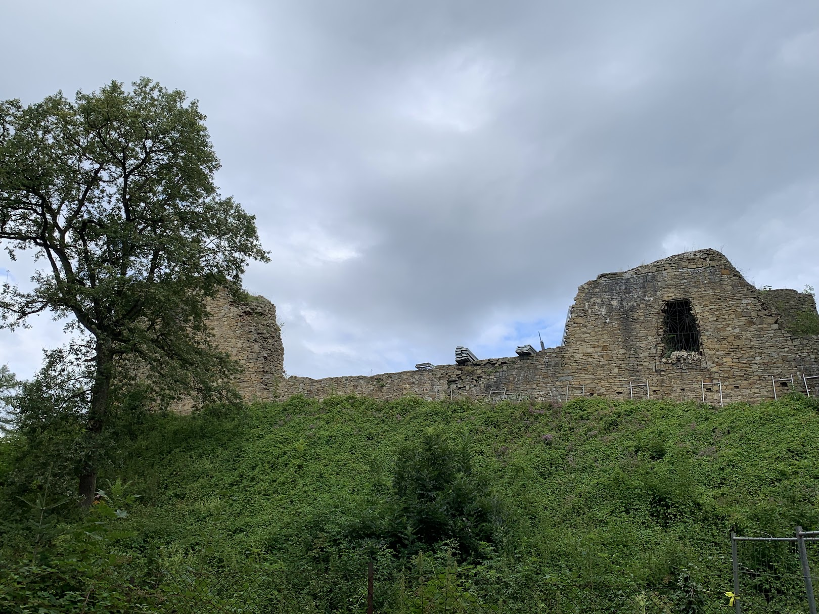Ruiny zamku na Górze Lanckorońskiej