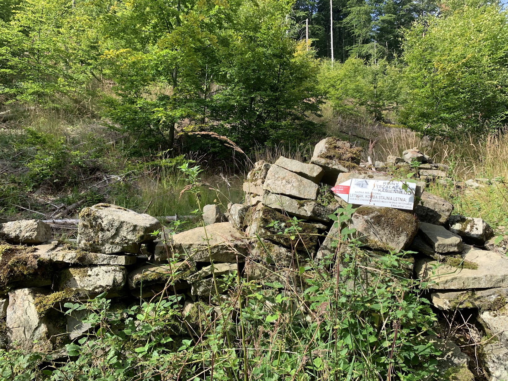 Ruiny kamiennej bacówki pod Przysłopem