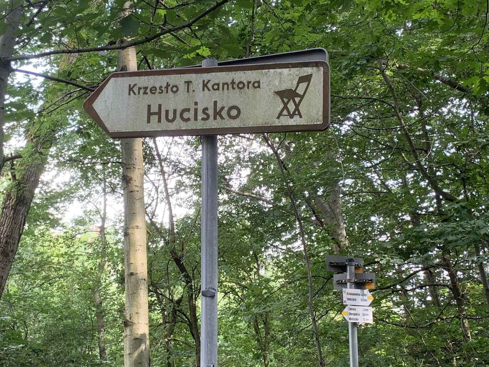 Odejście z żółtego szlaku do ”Krzesła Kantora” w Huciskach