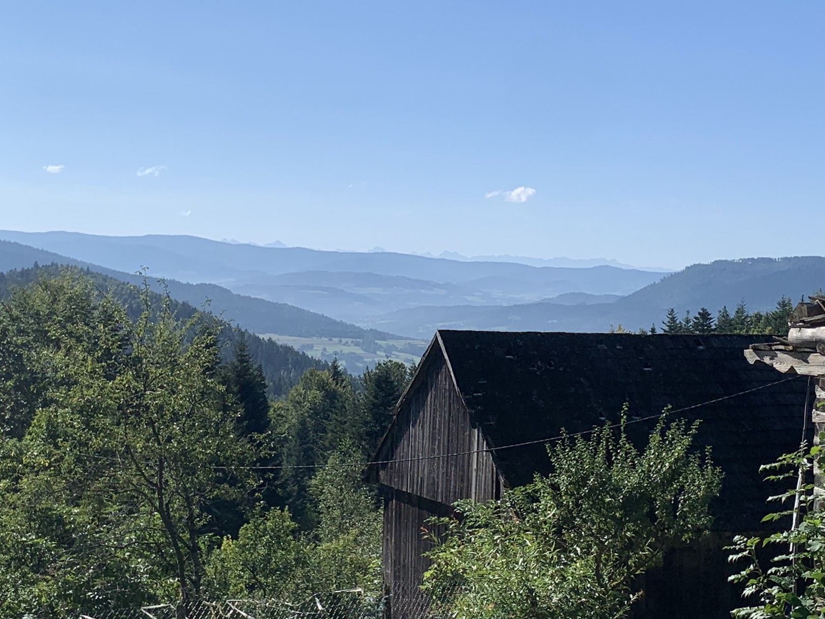 Tatry wyłaniające się zza ramienia Lubonia Małego.