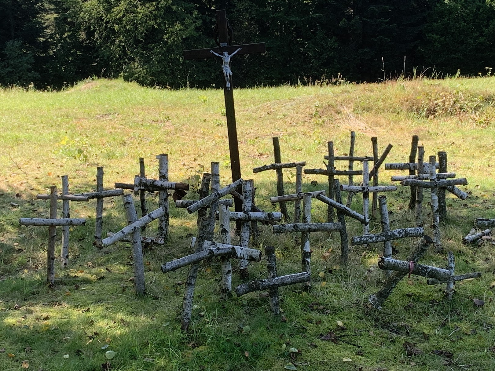 Pomnik ofiar mordu dokonanego przez Niemców w 1944 na mieszkańcach osiedla Za Górą.