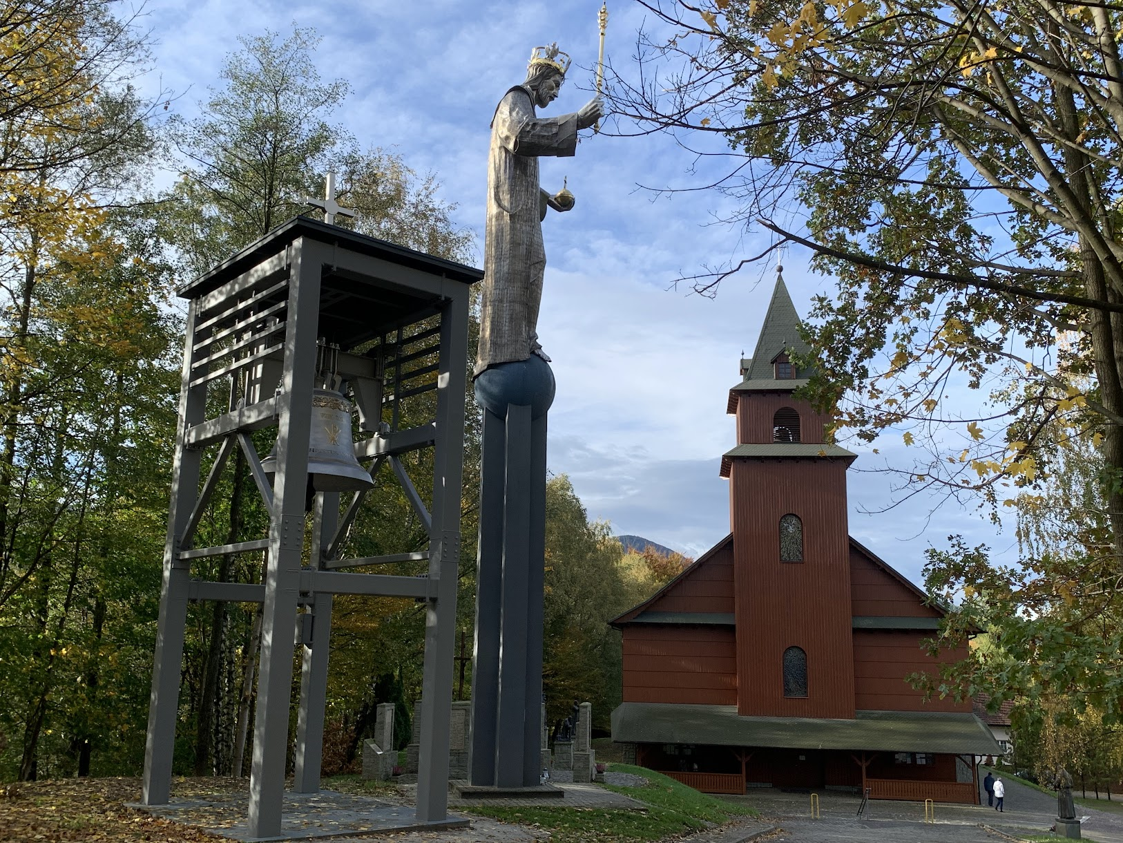 7-my największy dzwon w Polsce. Kościół został zbudowany przez prywatnego fundatora