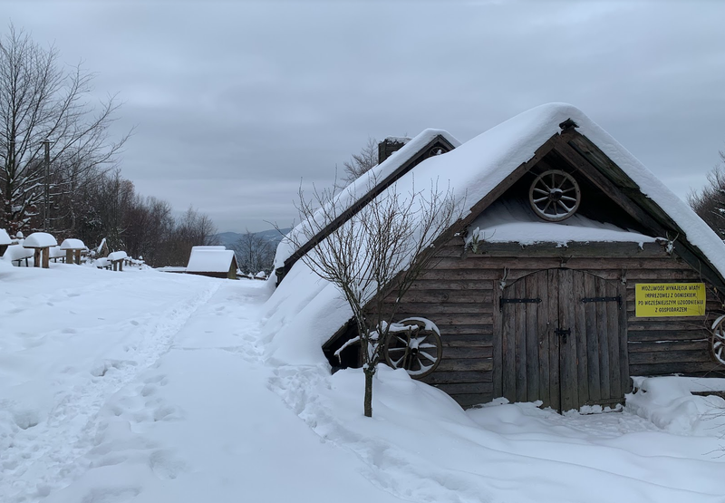 Idealna trasa na grudniowy dzień. Beskid Makowski: Poręba - Kamienniki - Polana Sucha - Kudłacze.
