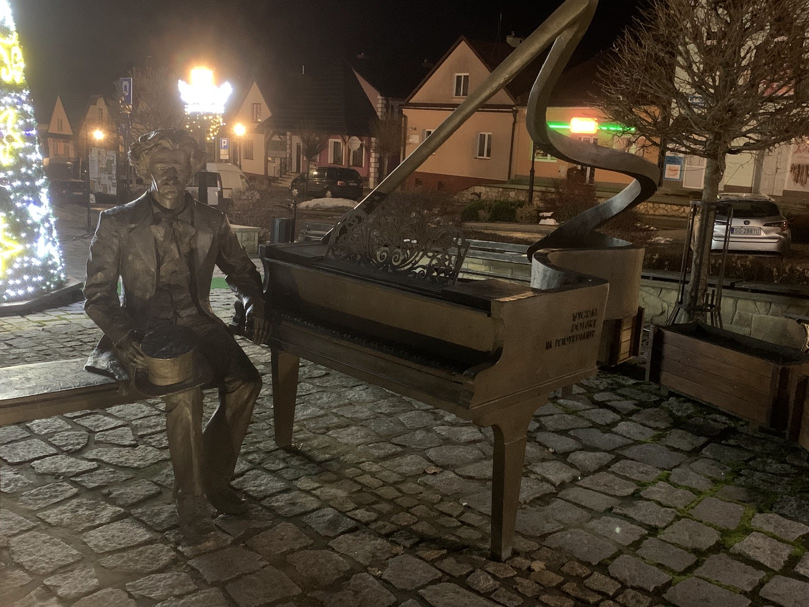 Pomnik Ignacego Paderewskiego na Rynku w Ciężkowicach