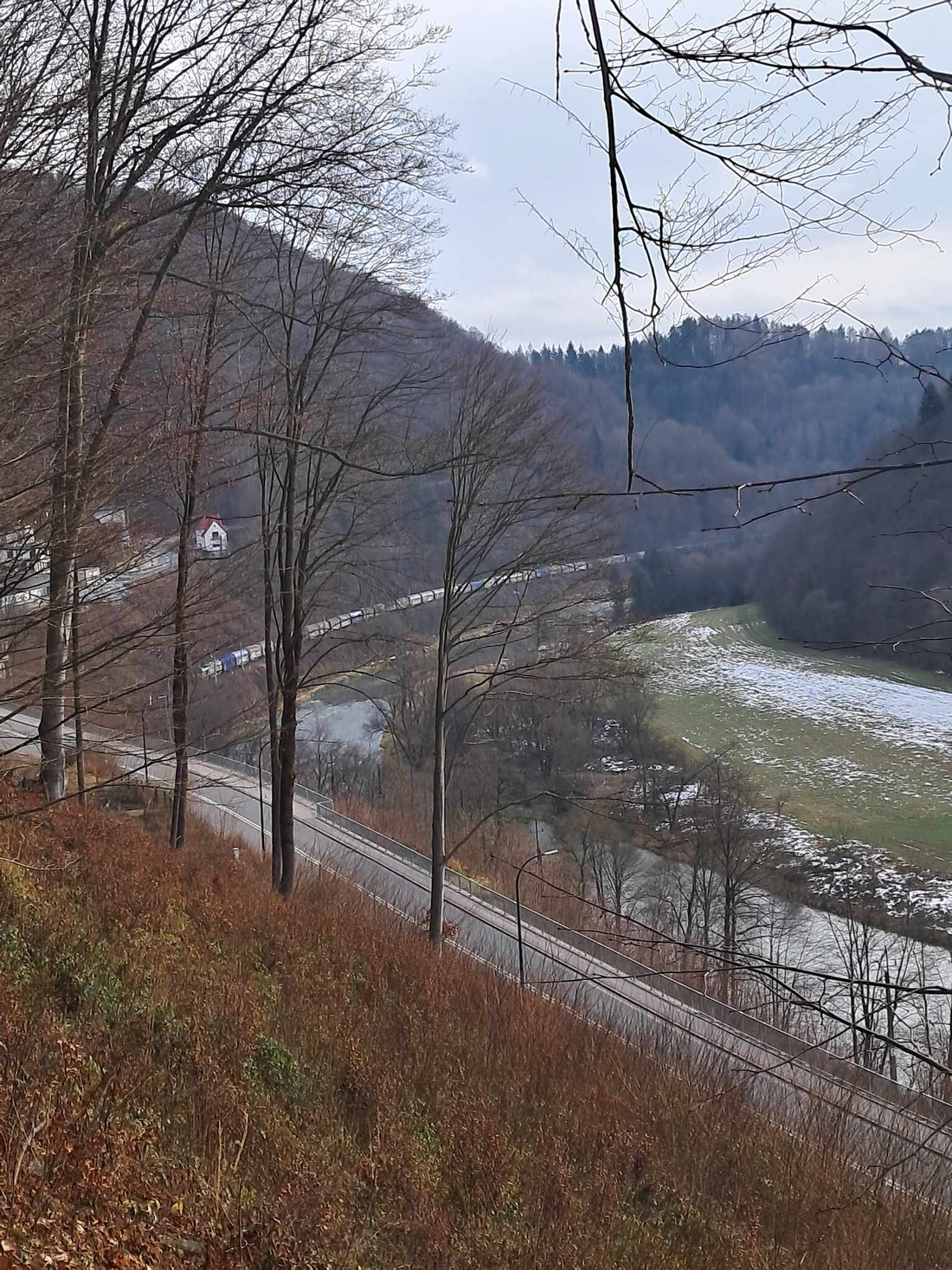Dolina Popradu - widok spod willi ”Orlątko”. Foto: Ela