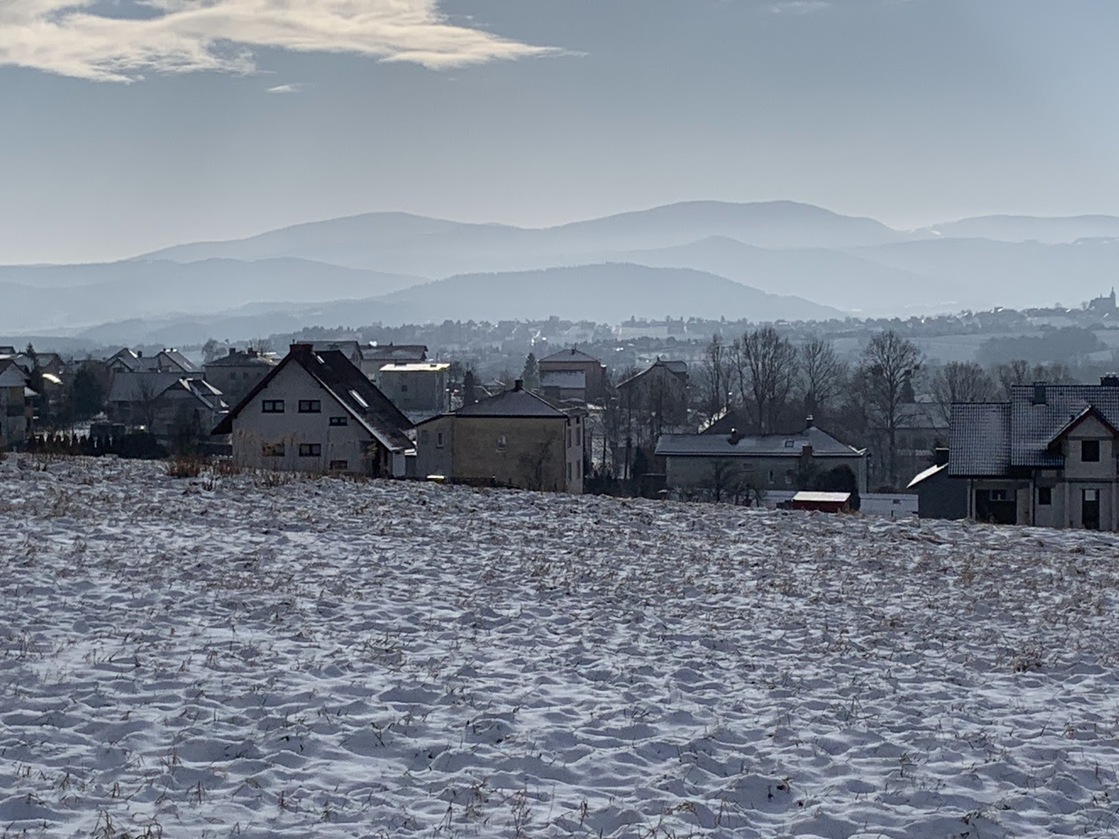 Widok na Beskid Żywiecki znad Łodygowic.