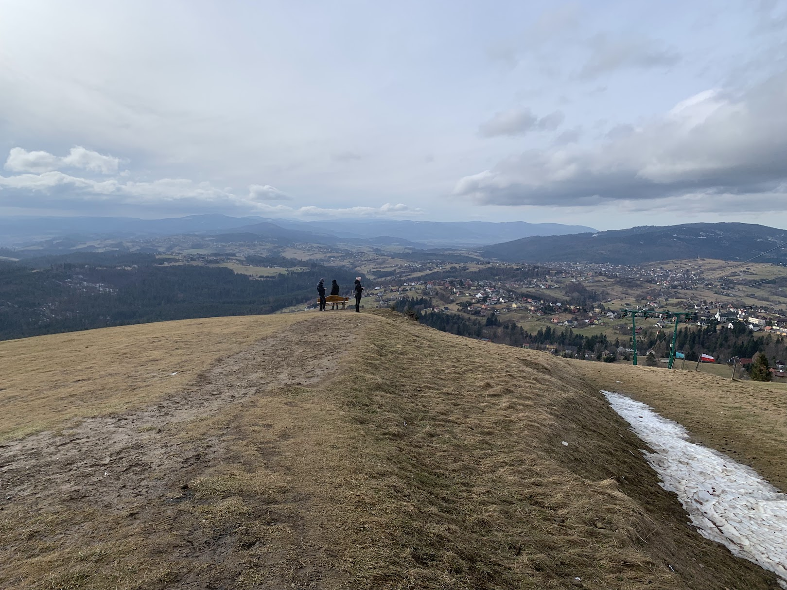 Widok z Ochodzitej na zachód. W tle Beskid Śląsko-Morawski (CZ)