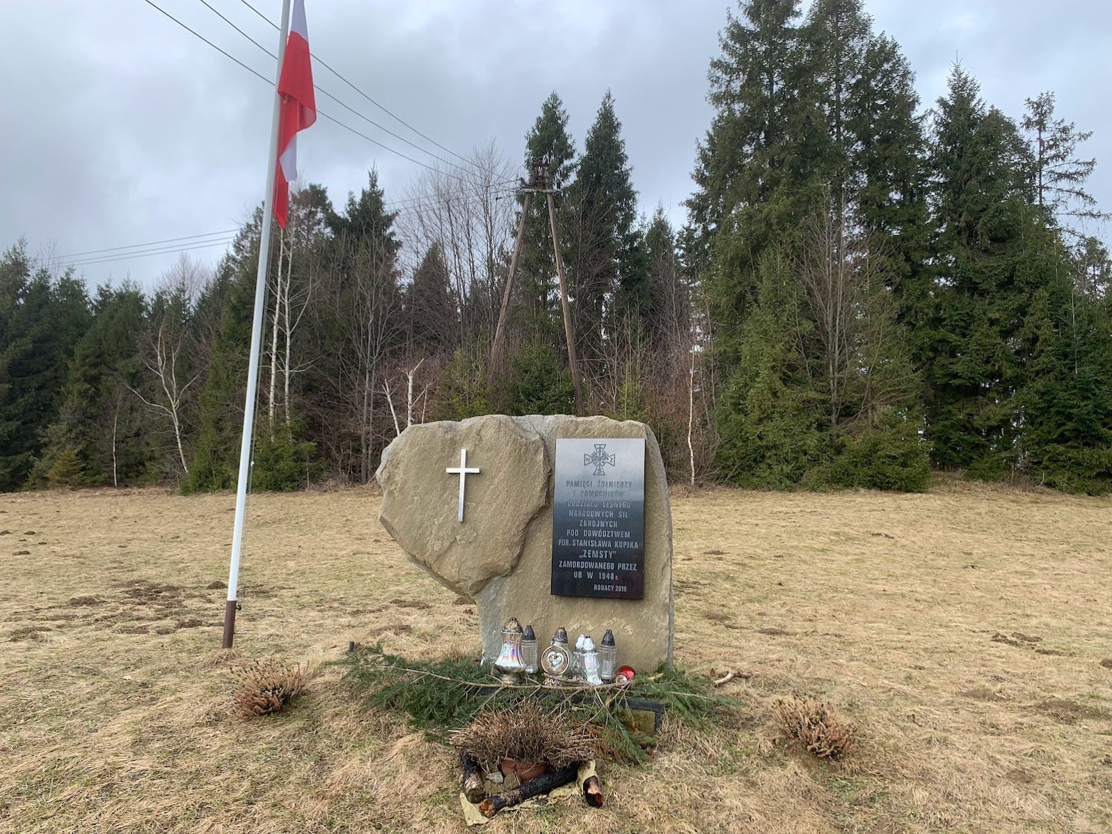 Zapolanka - pamięci ”Żołnierzy Wyklętych” z oddziału por. Stanisława Kopika, zamordowanych przez UB w 1948r.