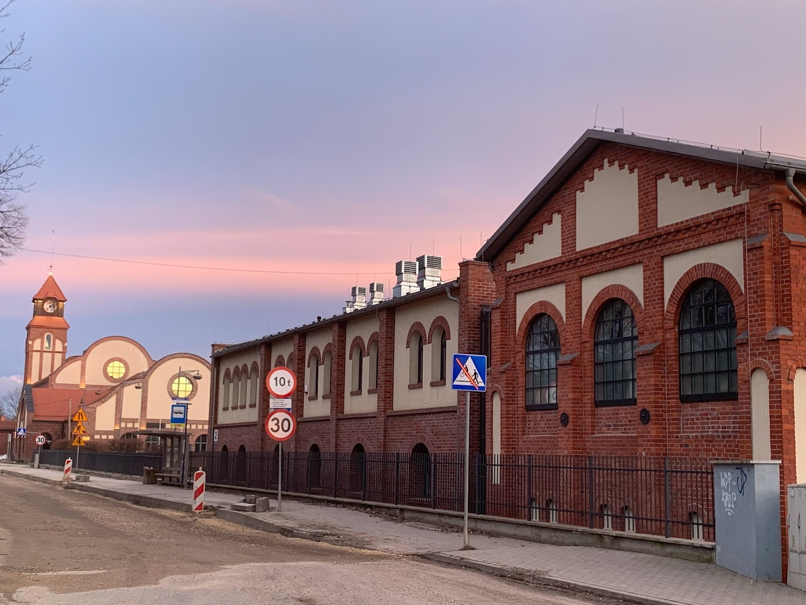 Zabudowania dawnej kopalni ”Saturn” w Czeladzi. Dziś - dom kultury i centrum usług społecznych