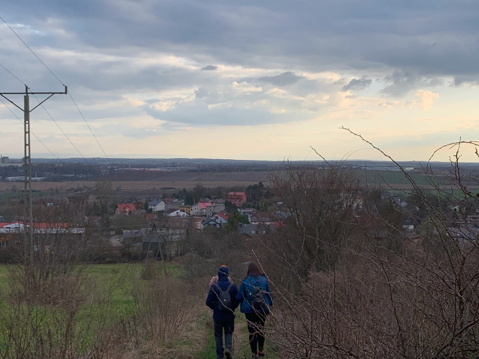 Zejście z Dorotki. W dali Beskidy