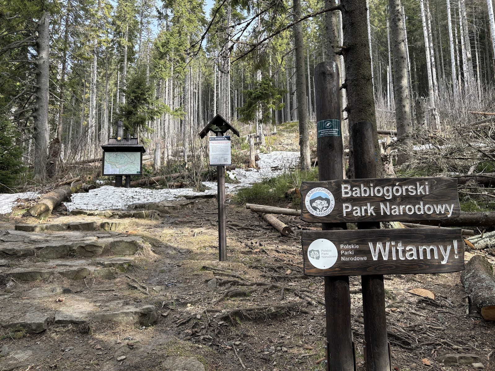 Wejście do Babiogórskiego Parku Narodowego na zielonym szlaku od strony Lipnicy