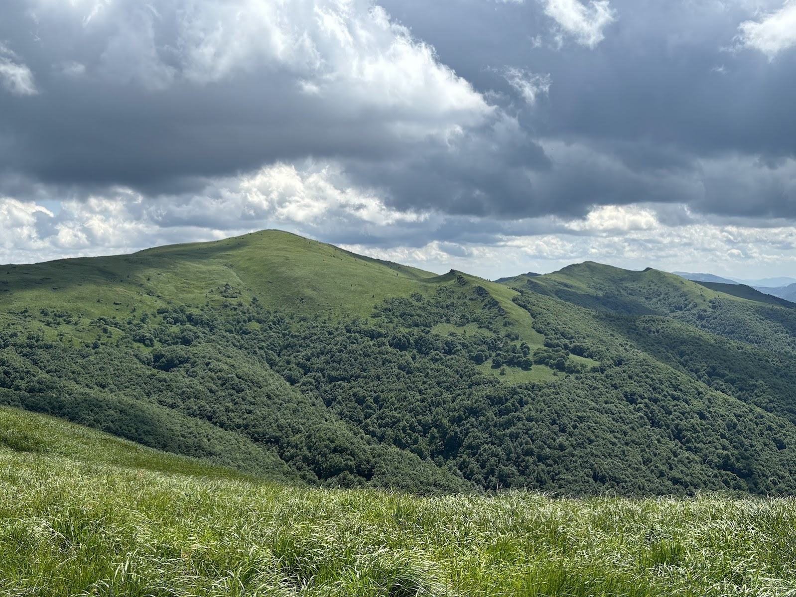 Widok na Halicz (po lewej) i Rozsypaniec (po prawej)