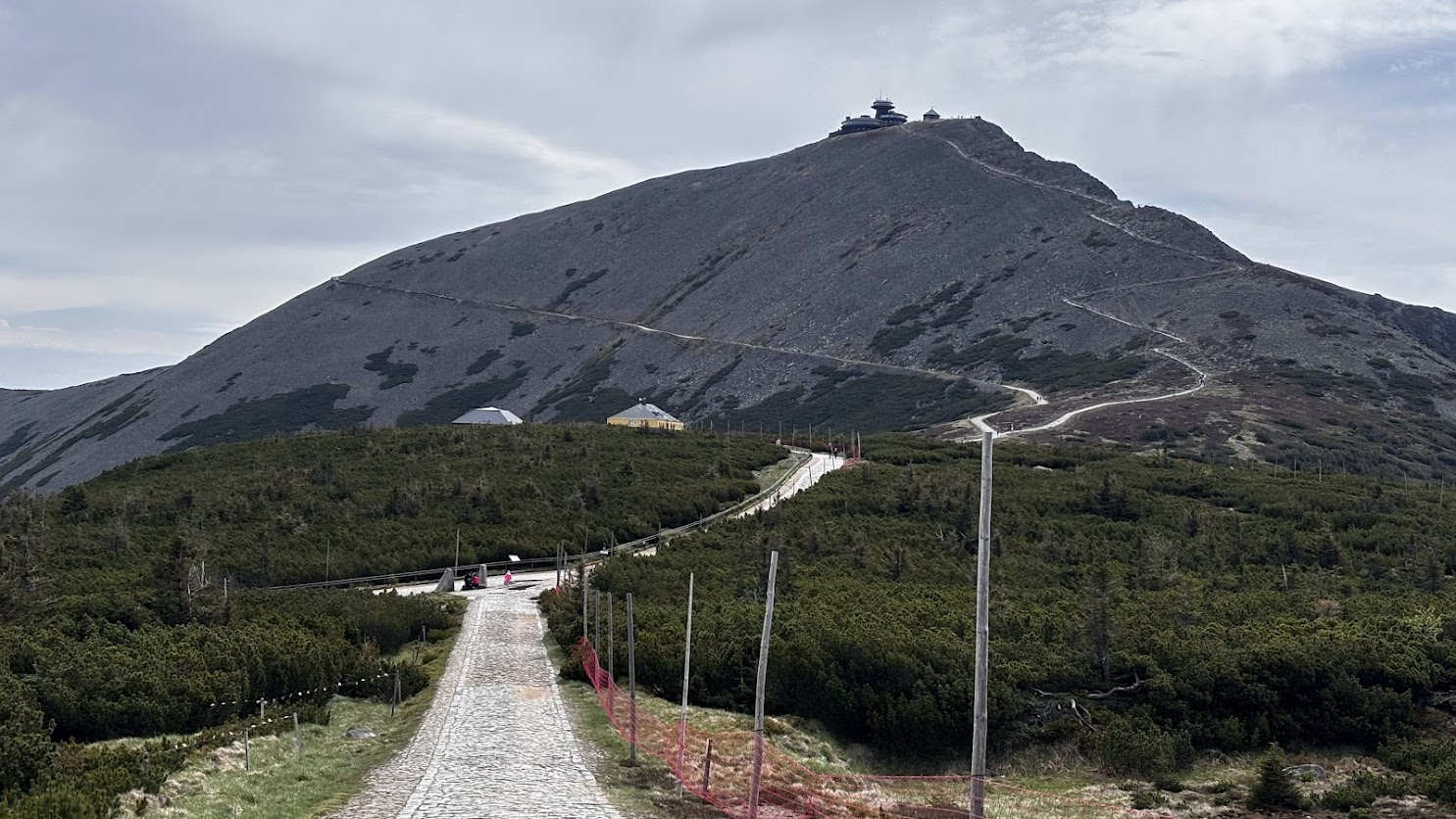 Widok na Śnieżkę z Domu Śląskiego