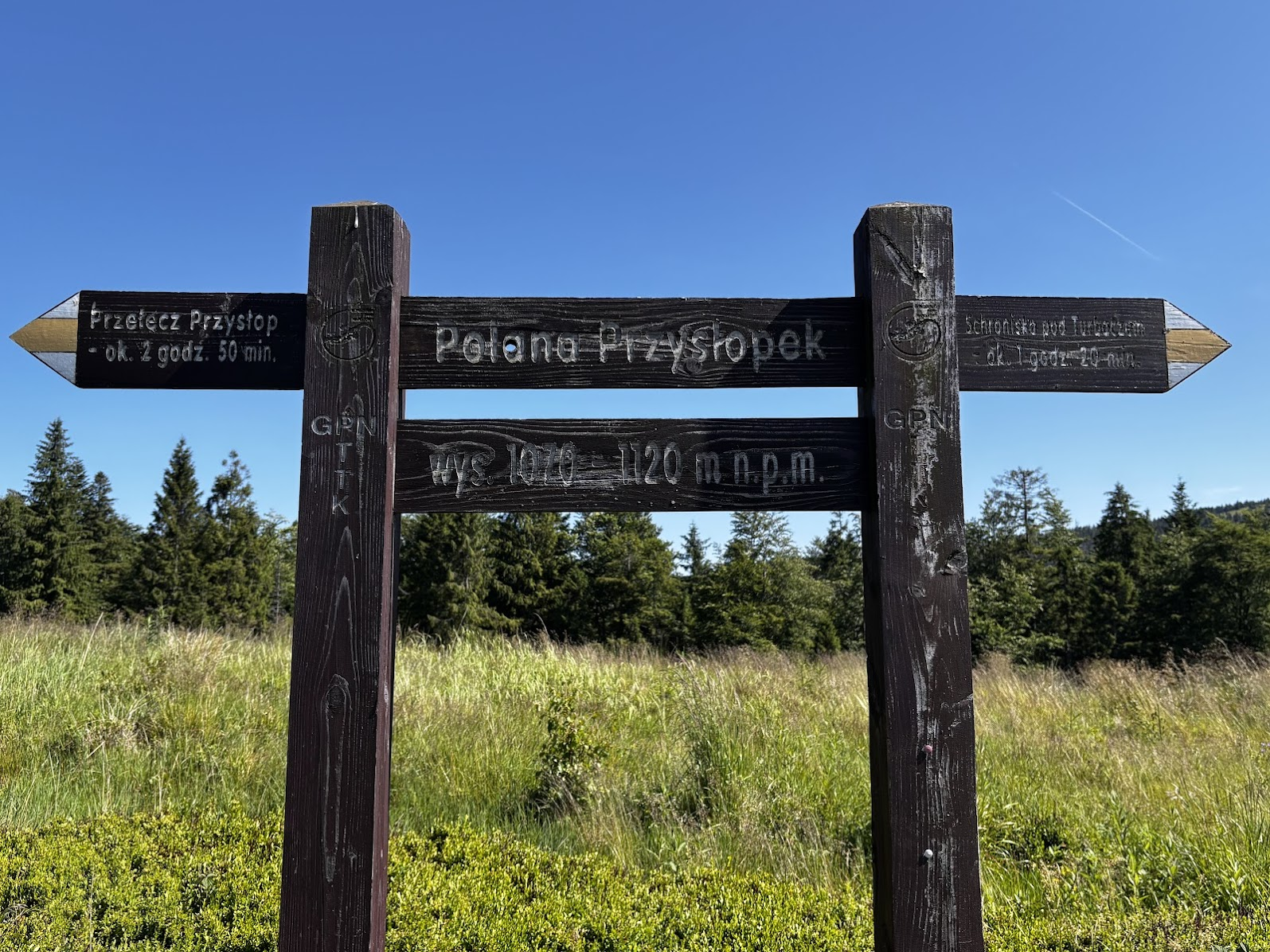 15:24 - kilometr 30,2. Polana Przysłopek (Gorce)