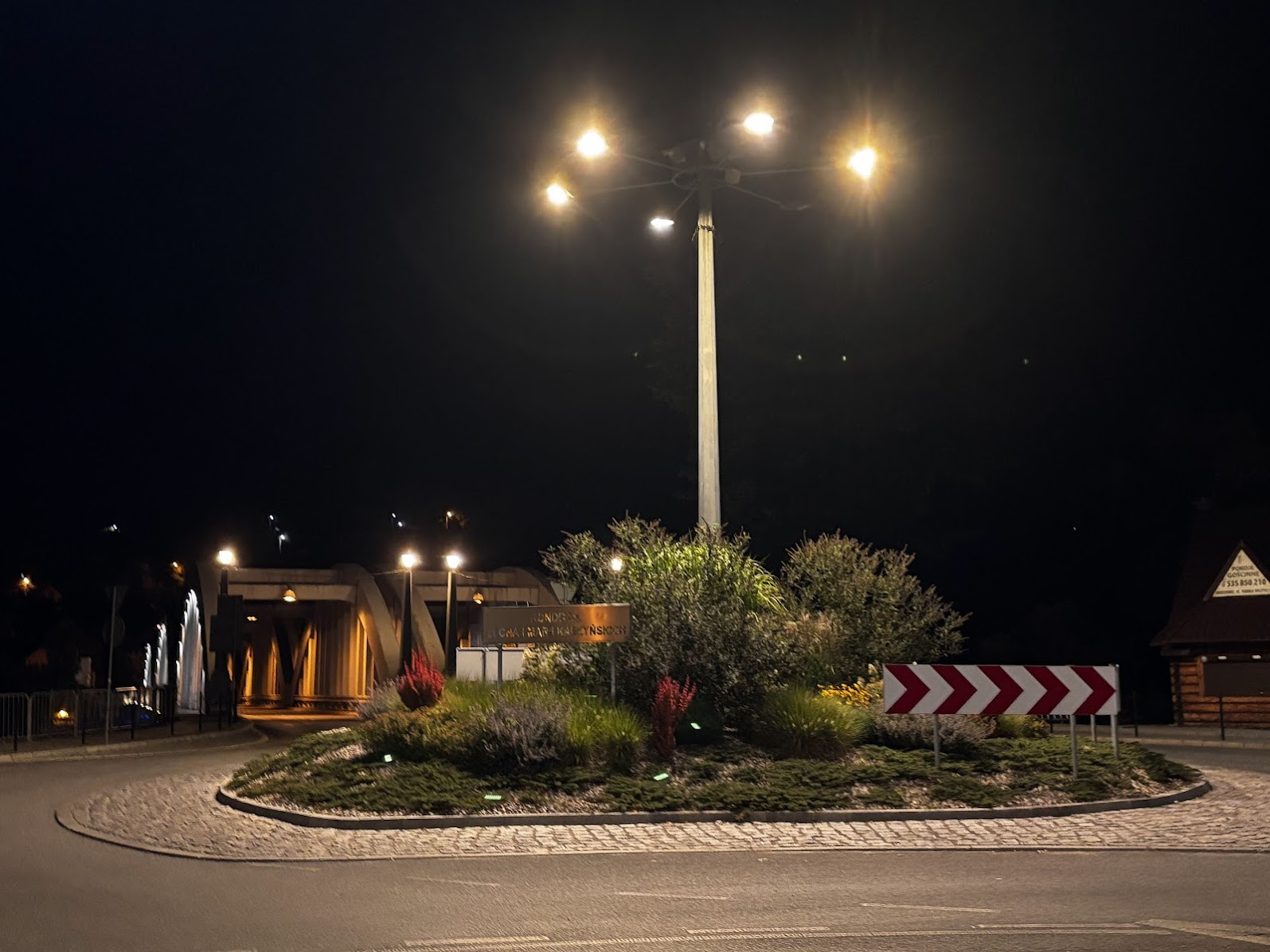 4:22. Rondo w Krościenku n/D. Tu po ok. 2km ulicą Jagiellońską wchodzimy na czerwony szlak (GSB), który poprowadzi nasz przez całe Gorce w jeden dzień