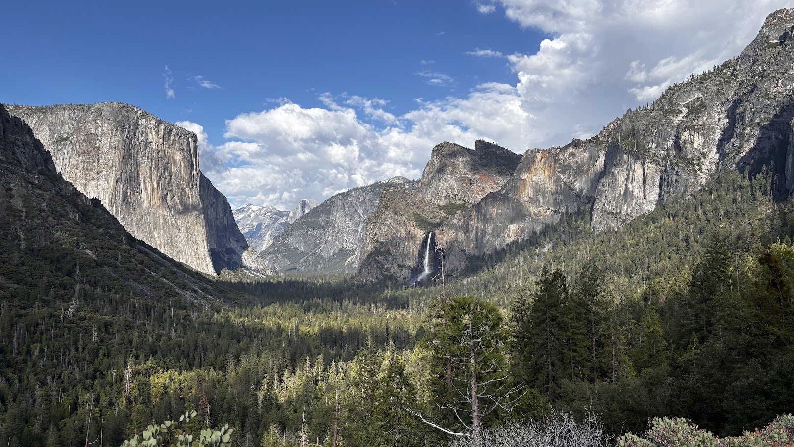 Yosemite Valley from Tunnel View Point