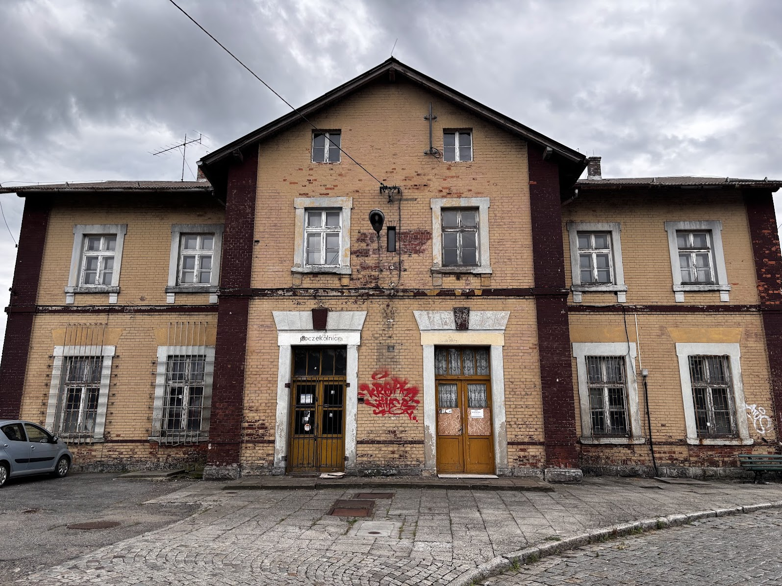 Dworzec kolejowy w Skoczowie lata świetności ma za sobą... (zbudowany w 1888r)