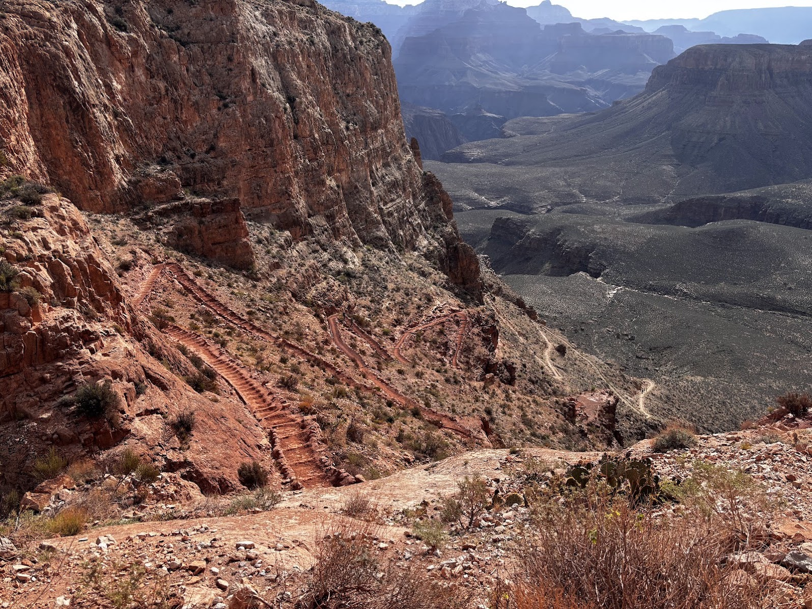 8:13am (5km & 680m down); below Skeleton Point. Note the trail winding down