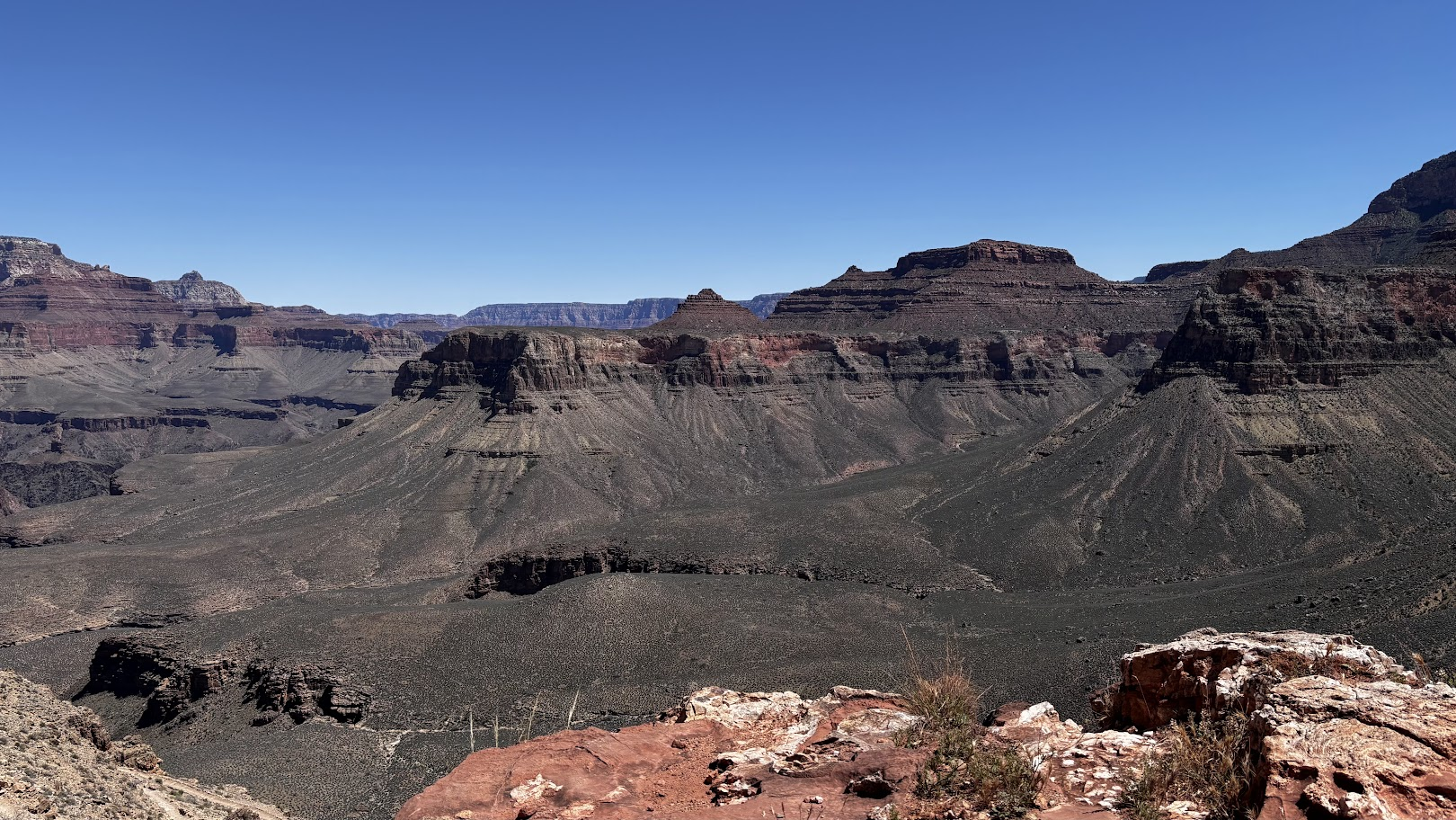 1:15pm (16.1km & 690m up left); below the Skeleton Point