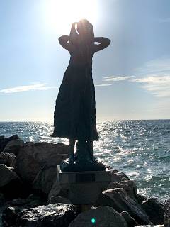 La Mula Monument, Trieste beach