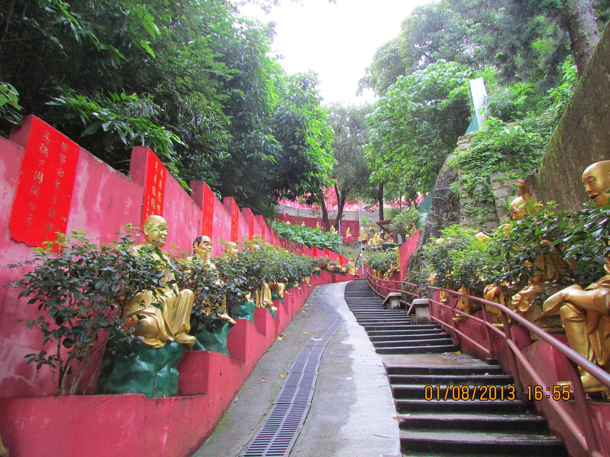 Thousands of golden monks
