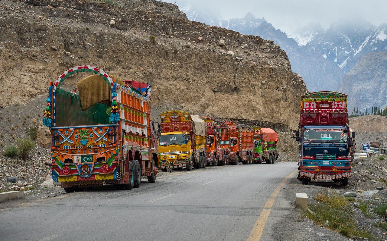 📷 The Land of High Mountains: Pakistan. Day 14. Trucks, Marmots and the Border with China