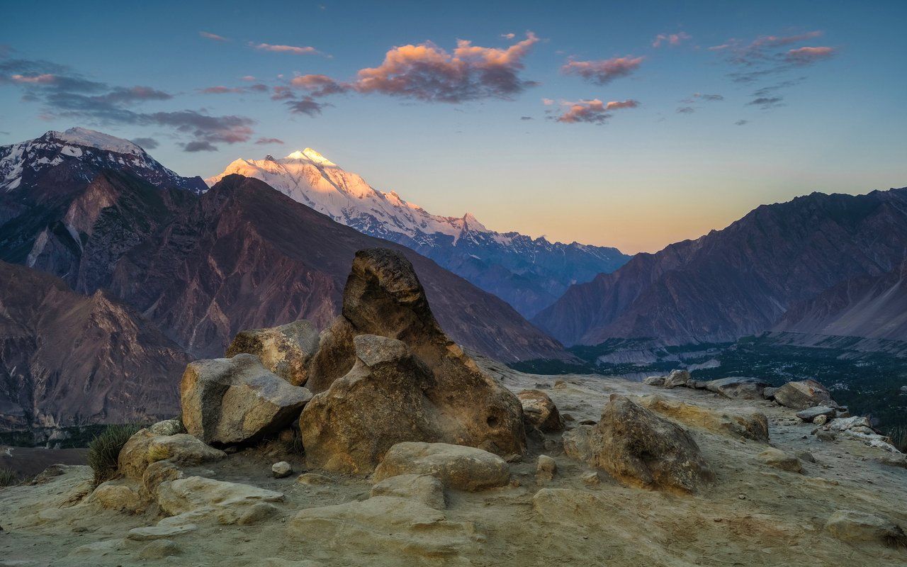 📷 The Land of High Mountains: Pakistan. Day 9. Karimabad and the Sacred Rocks of Hunza
