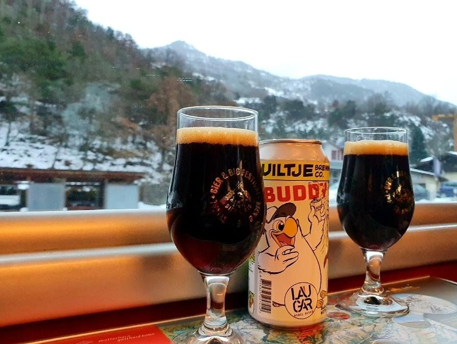 Snowy trainrides with beers and friends 