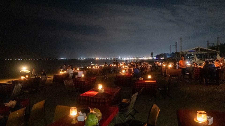 tables and beach 02.jpg