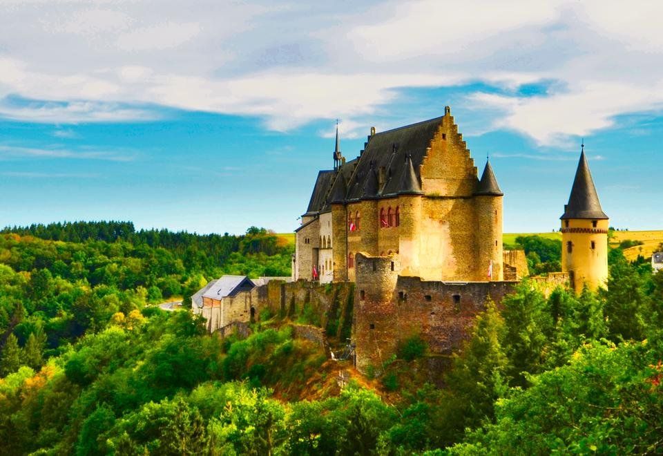 Burg Vianden im kleinen Großherzogtum Luxemburg ---- Vianden Castle in the small Grand Duchy of Luxembourg