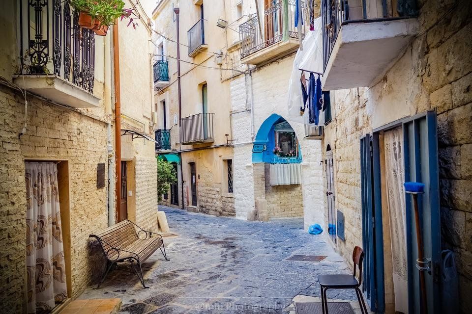 Get in touch with the true essence of Bari (Italy) and its old town.
