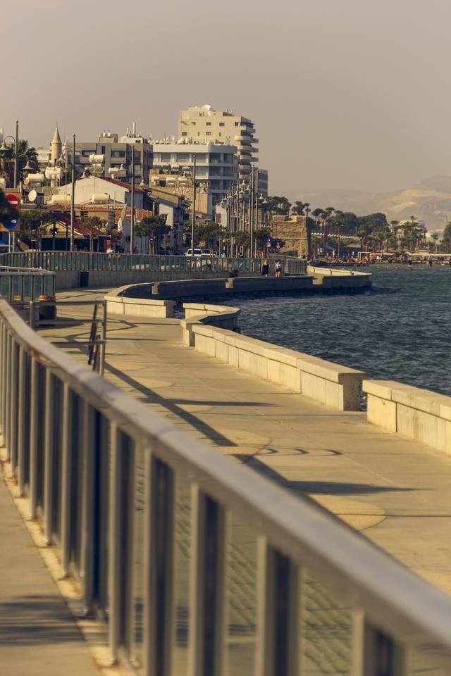  Axeman's Travelfeed #004 - Larnaca Promenade Part #1