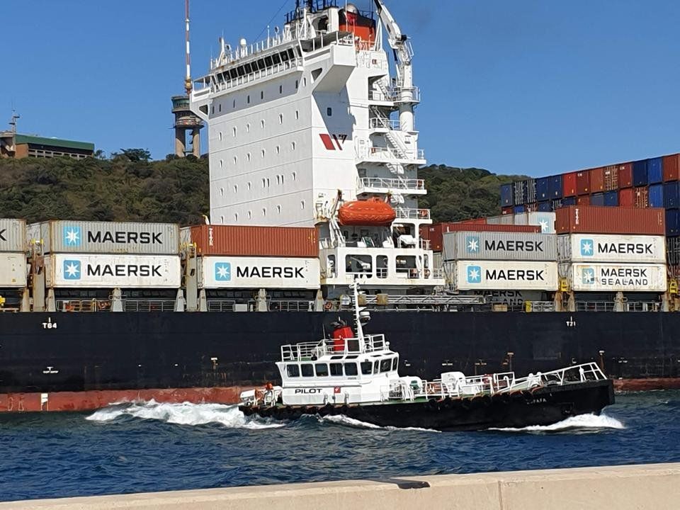 WednesdayWalk & MakeMeSmile - Ships sailing by Humpty Dumpty's peak