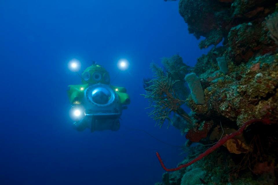 Karl Stanley's submarine Idabel exploring the deep