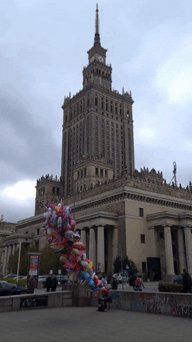 Super iconic building in the center of Warsaw. 🇵🇱 🇵🇱 🇵🇱
