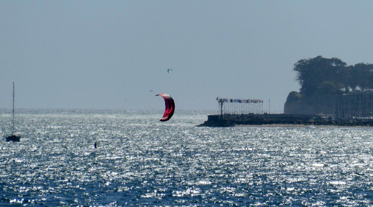 kite surfing